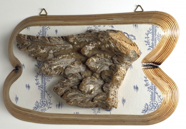 Untitled Untitled, 2002, dimensions variable, wooden wing, panel and wallpaper, belongs to the artist