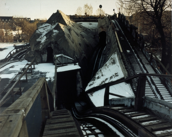 Forestillingen om Tivoli/ The Notion of Tivoli Forestillingen om Tivoli/ The Notion of Tivoli, 2000, photography, each 58 x 47 cm
Series of 32 photographies from abandoned amusementpark Tivoli in Copenhagen, DK
